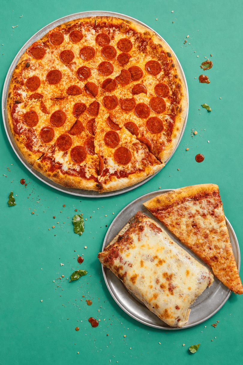 New York thin fold beside a thick square Sicilian slice